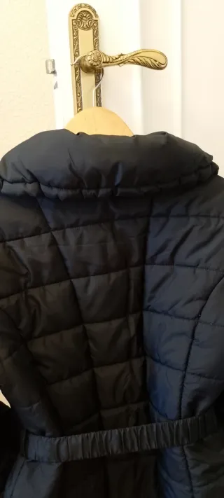 Cazadora corta acolchada negra