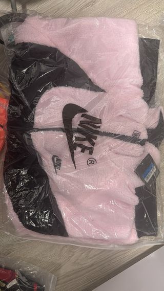 Chaqueta Nike reversible rosa y negro (NUEVA)