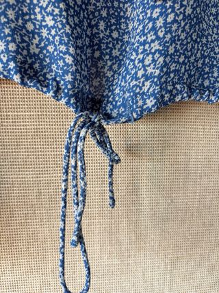 Blusa Brownie flores azules