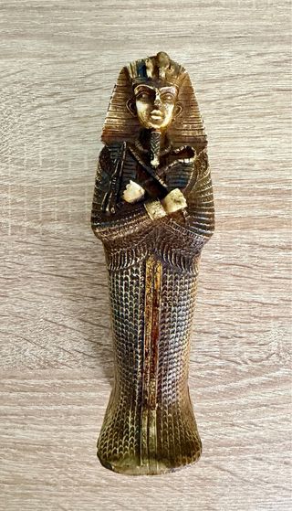 Sarcófago Egipcio con Momia