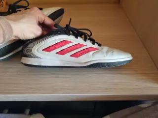Zapatillas Fútbol Sala Adidas Blancas y Rojas