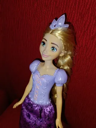 Se vende Muñeca Rapunzel Disney Morada10€