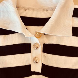 Top estilo años 60 rayas botones dorados