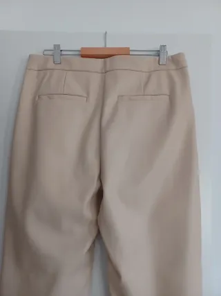Pantalón polipiel beige pata ancha