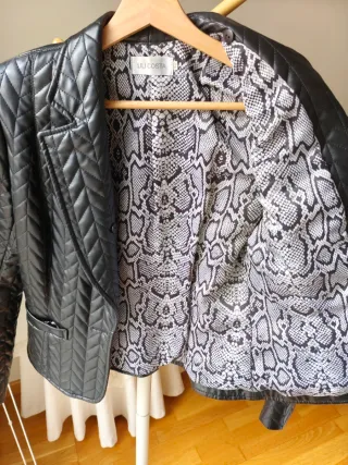 Chaqueta LILI COSTA acolchada talla 42 pero es peq