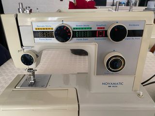 Máquina de coser Novamatic NM 902A