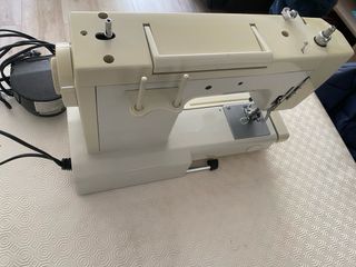 Máquina de coser Novamatic NM 902A