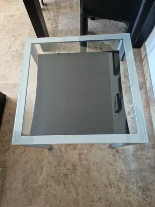 Mesa auxiliar cristal y metal