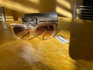 Occhiali Jimmy Choo con brillantini
