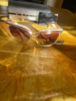 Occhiali Jimmy Choo con brillantini