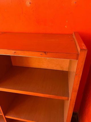 Estantería de madera