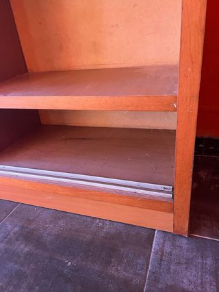 Estantería de madera