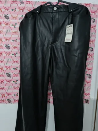 Pantalón polipiel negro talla L