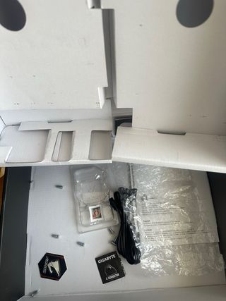 Combo Placa Base B550 AORUS y ryzen 5 5600x