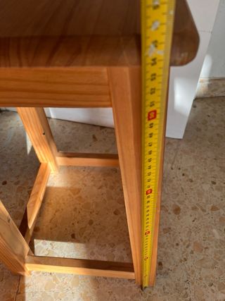 Taburete de madera de pino
