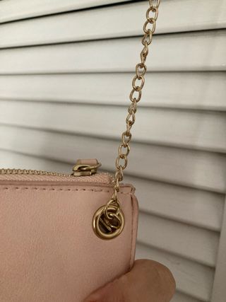 Bolsito Bershka rosa pálido