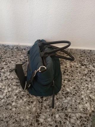 Bolso verde azulado acolchado