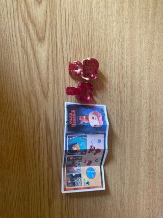 Max upside down huevos kinder joy funko pop