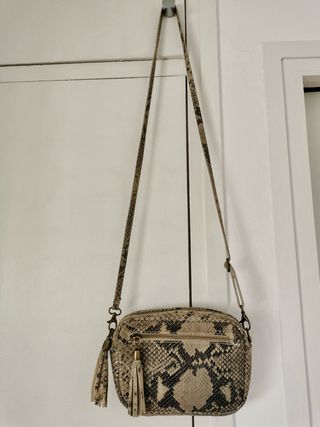 HOY 12€ Bolso bandolera piel estampado serpiente