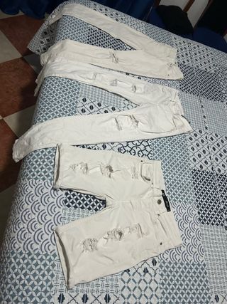 Pantalones vaqueros blancos rotos