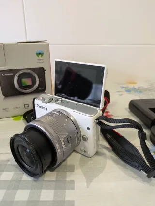 Cámara Canon EOS M10 + Tarjeta 8GB + Funda