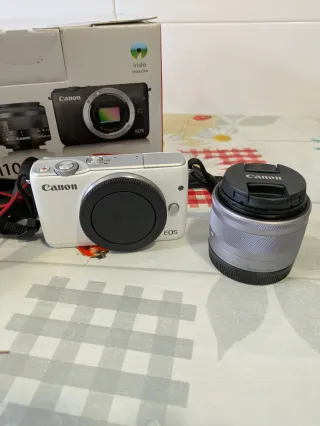 Cámara Canon EOS M10 + Tarjeta 8GB + Funda