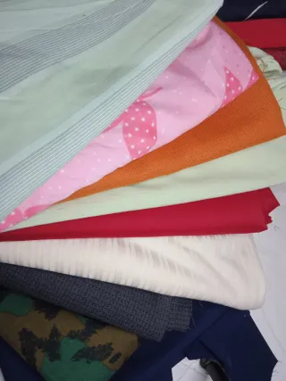 Retales de Telas Variadas