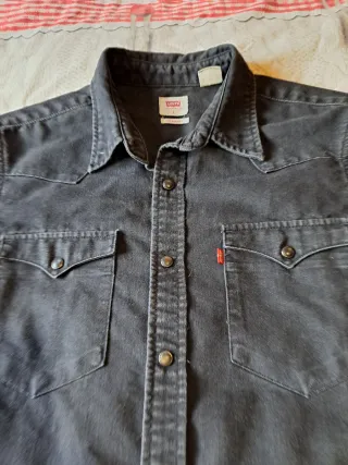 Camicia Levi's Nera S + occhiali Roma polarizzati