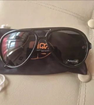 Camicia Levi's Nera S + occhiali Roma polarizzati