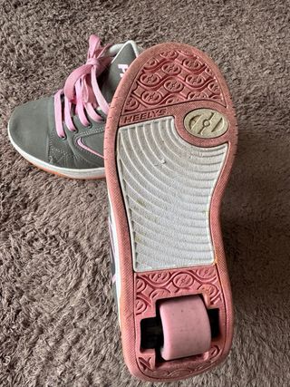 Zapatillas Heelys con ruedas grises y rosas