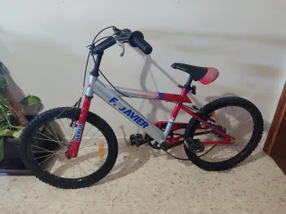 Bicicleta infantil F. Javier roja y plateada