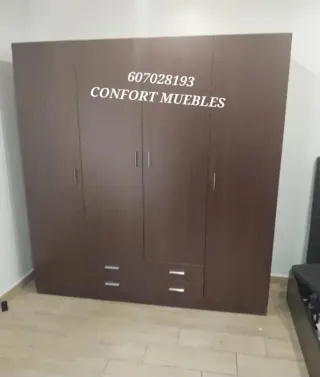 Armadi in legno nuovi, spaziosi ed eleganti con 2, 3 e 4 ante