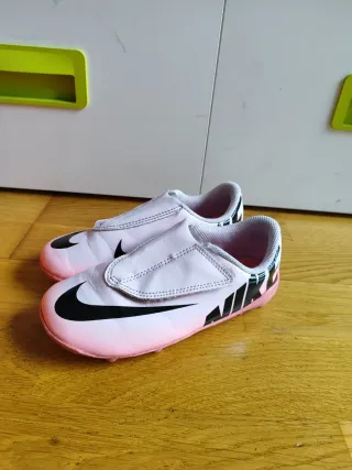 Botas de fútbol Nike niño Talla 29.5