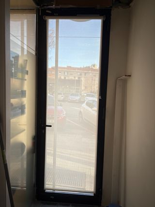 Puerta Local Aluminio Negro 257x90,5cm + Cerradura