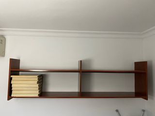 Estantería de madera maciza