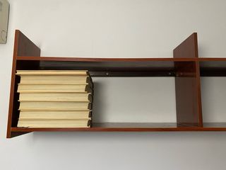 Estantería de madera maciza