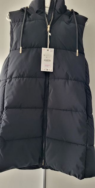 Chaleco acolchado Zara negro con capucha