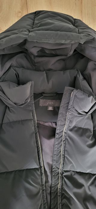 Chaleco acolchado Zara negro con capucha
