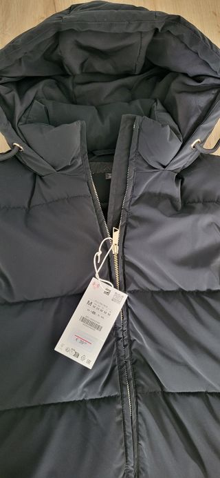 Chaleco acolchado Zara negro con capucha