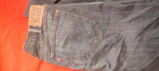 Vaqueros Levi's W38 L34