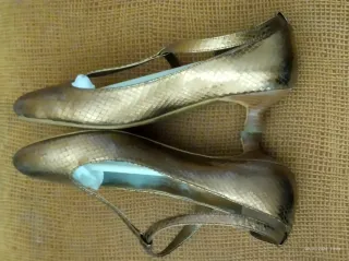 Zapatos Pilar Burgos Tacon Dorado