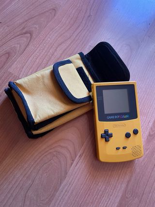 Game Boy Color Giallo + Pokémon Argento