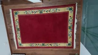 Alfombra lana nudo hecha mano roja y amarilla.