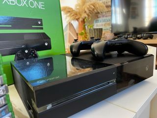 Xbox One + Kinect + 2 Mandos y Juegos
