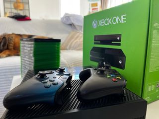 Xbox One + Kinect + 2 Mandos y Juegos