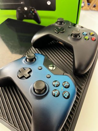 Xbox One + Kinect + 2 Mandos y Juegos