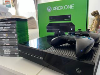 Xbox One + Kinect + 2 Mandos y Juegos