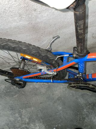 Bicicleta BH azul
