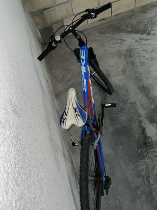 Bicicleta BH azul