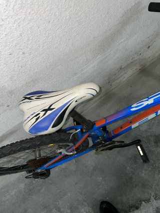 Bicicleta BH azul